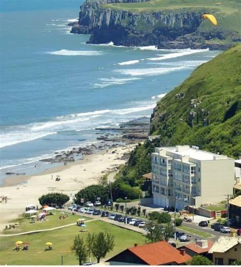 Casa De 2 Quartos Com 2 Ares-Condicionados Em Torres-Rs - Na Mais Bela Praia Gaucha - Cozinha - Banheiro - Tv Smart 32 E Wi-Fi - Estacionamento - Anfitria Superhost No Bnb Villa Eksteriør billede