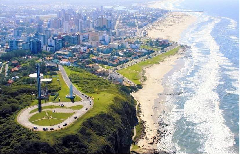 Casa De 2 Quartos Com 2 Ares-Condicionados Em Torres-Rs - Na Mais Bela Praia Gaucha - Cozinha - Banheiro - Tv Smart 32 E Wi-Fi - Estacionamento - Anfitria Superhost No Bnb Villa Eksteriør billede
