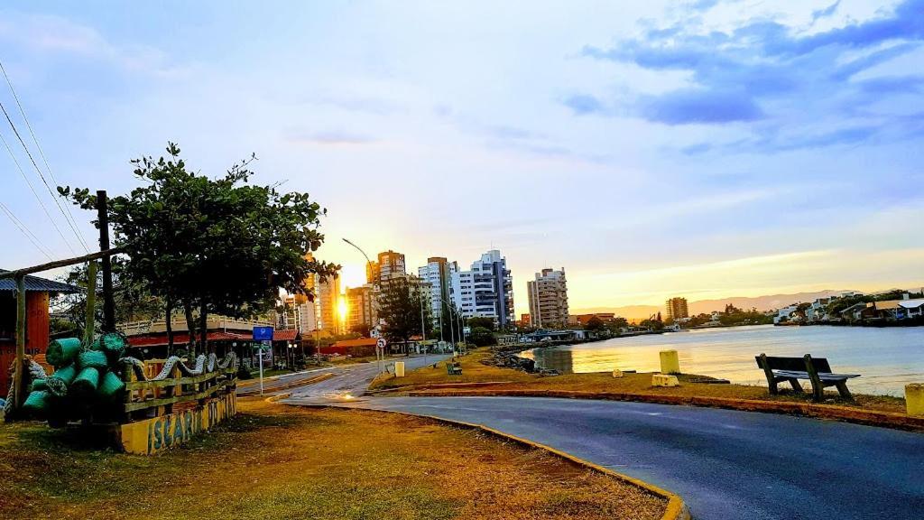 Casa De 2 Quartos Com 2 Ares-Condicionados Em Torres-Rs - Na Mais Bela Praia Gaucha - Cozinha - Banheiro - Tv Smart 32 E Wi-Fi - Estacionamento - Anfitria Superhost No Bnb Villa Eksteriør billede