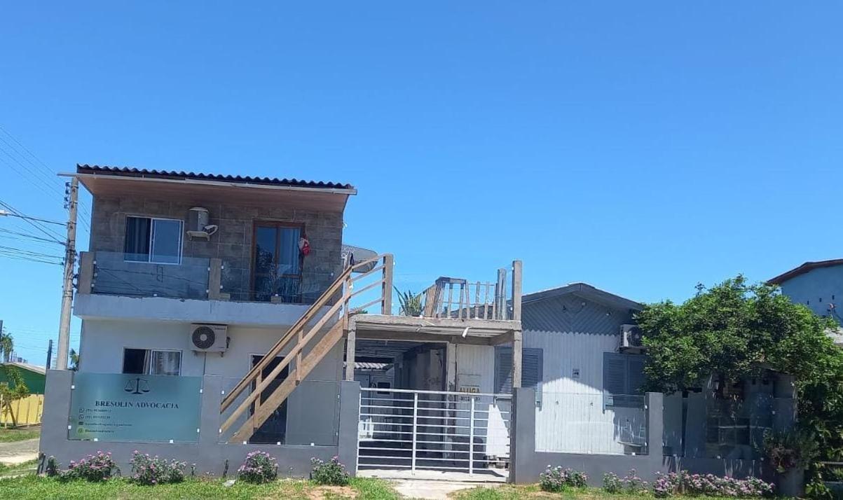 Casa De 2 Quartos Com 2 Ares-Condicionados Em Torres-Rs - Na Mais Bela Praia Gaucha - Cozinha - Banheiro - Tv Smart 32 E Wi-Fi - Estacionamento - Anfitria Superhost No Bnb Villa Eksteriør billede